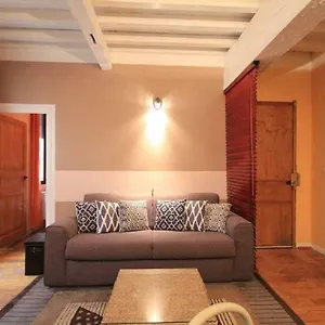 https://chez-colac.fr-provencehotel.com